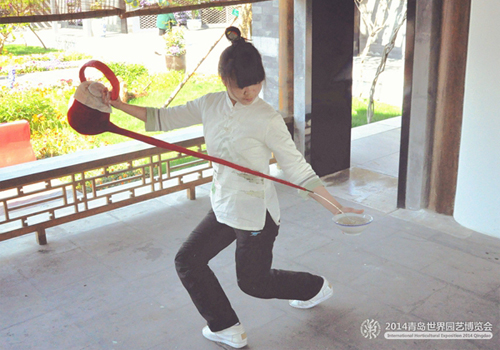 Beijing Garden: Tea pouring performance