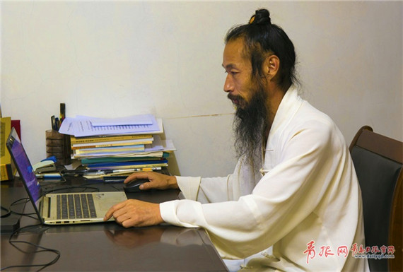 Lives of Taoist priests on Laoshan Mountain